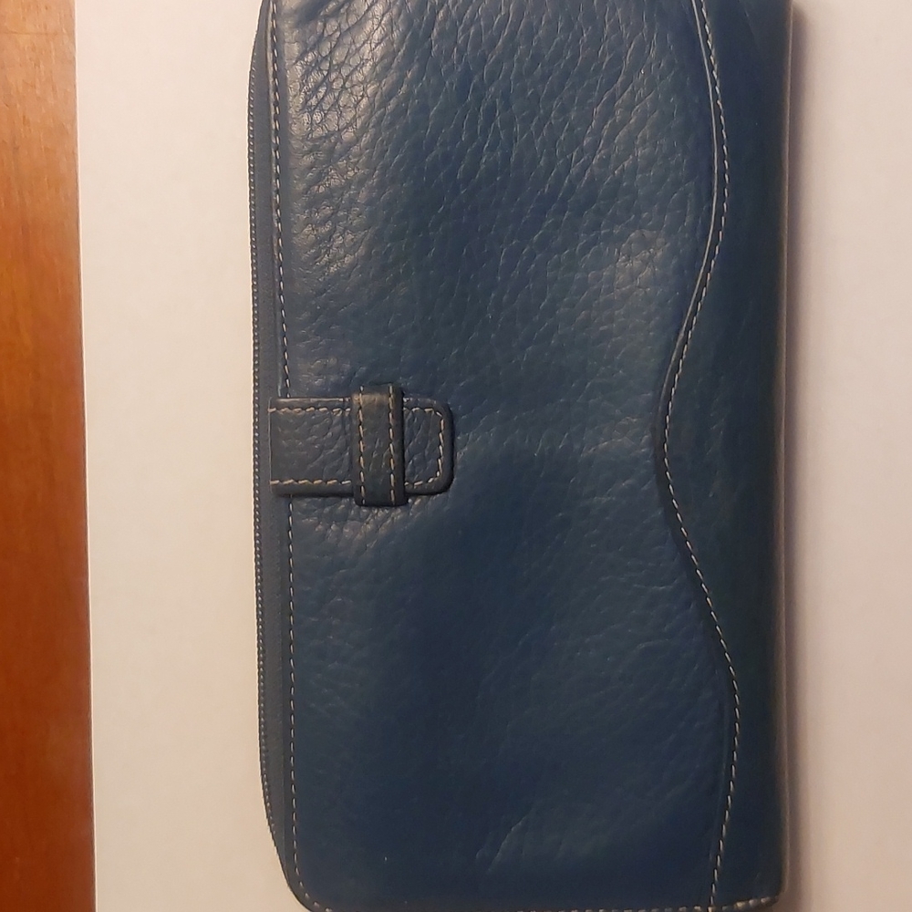 Tignanello zip wallet